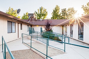 The courtyard at Lincoln Meadows