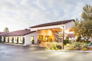 The front entrance to Lincoln Meadows